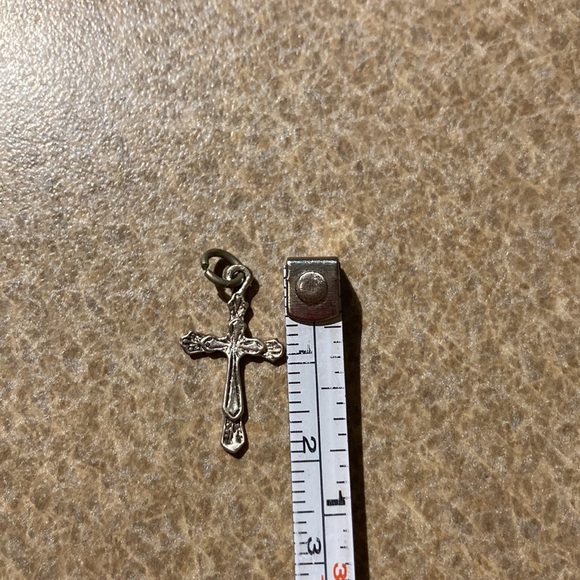 Vintage silver toned cross pendant/charm, small - Picture 3 of 3
